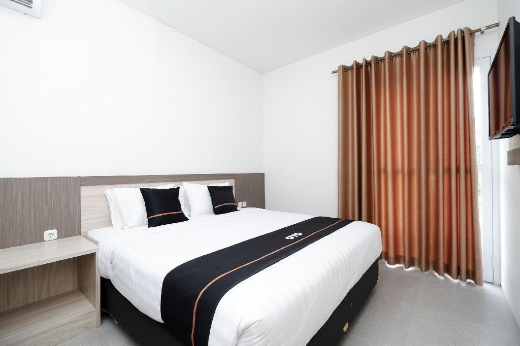 Суракарта: OYO 2298 Jebres House Syariah