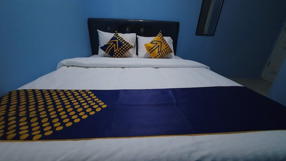 Чианджур: OYO 2302 Blue House Costel Syariah