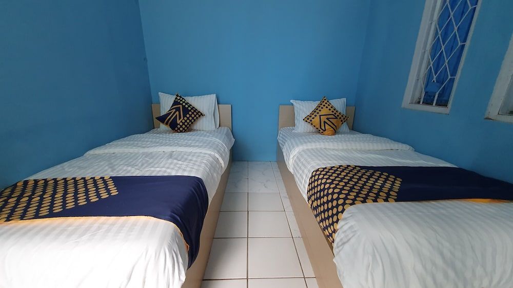 Чианджур: OYO 2302 Blue House Costel Syariah