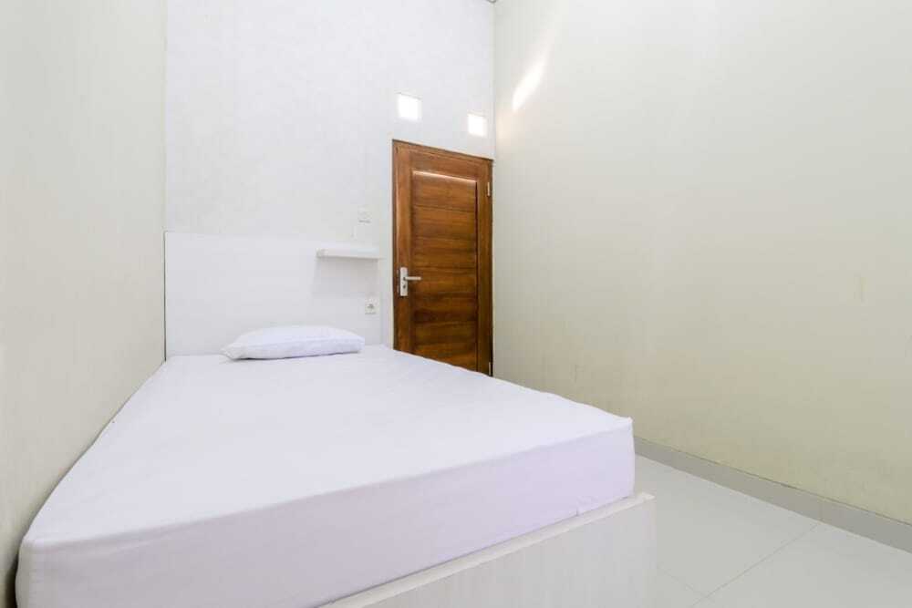 Батуретно: Homestay Family Syariah