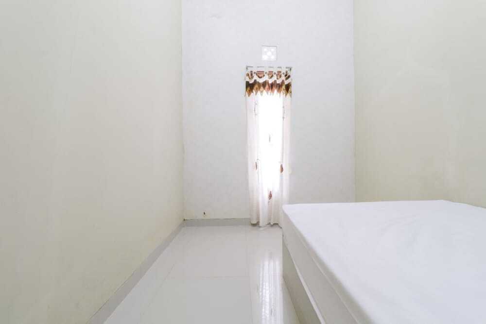 Батуретно: Homestay Family Syariah