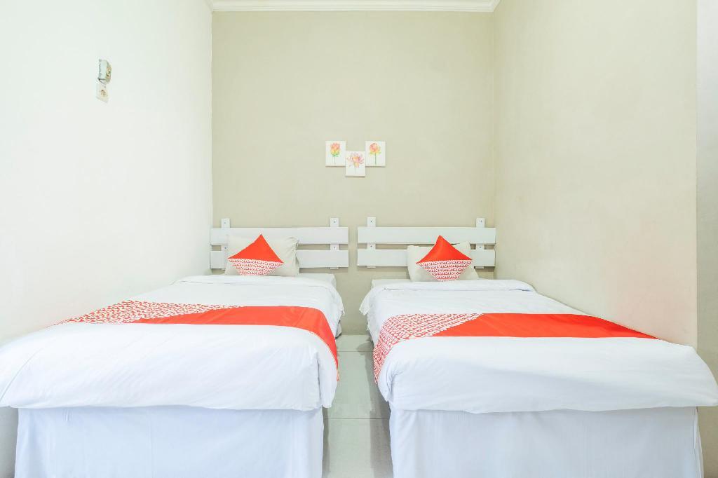 Караванг: OYO 2227 Raka Residence Syariah