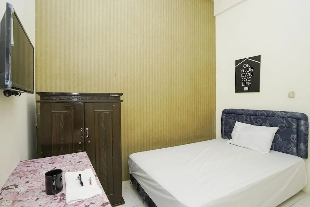 Сурабая: Oyo Life 2573 Griyo Kost Putra 205