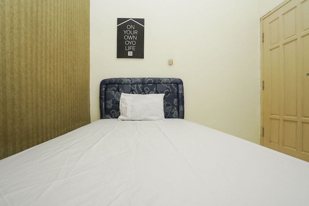 Сурабая: Oyo Life 2573 Griyo Kost Putra 205