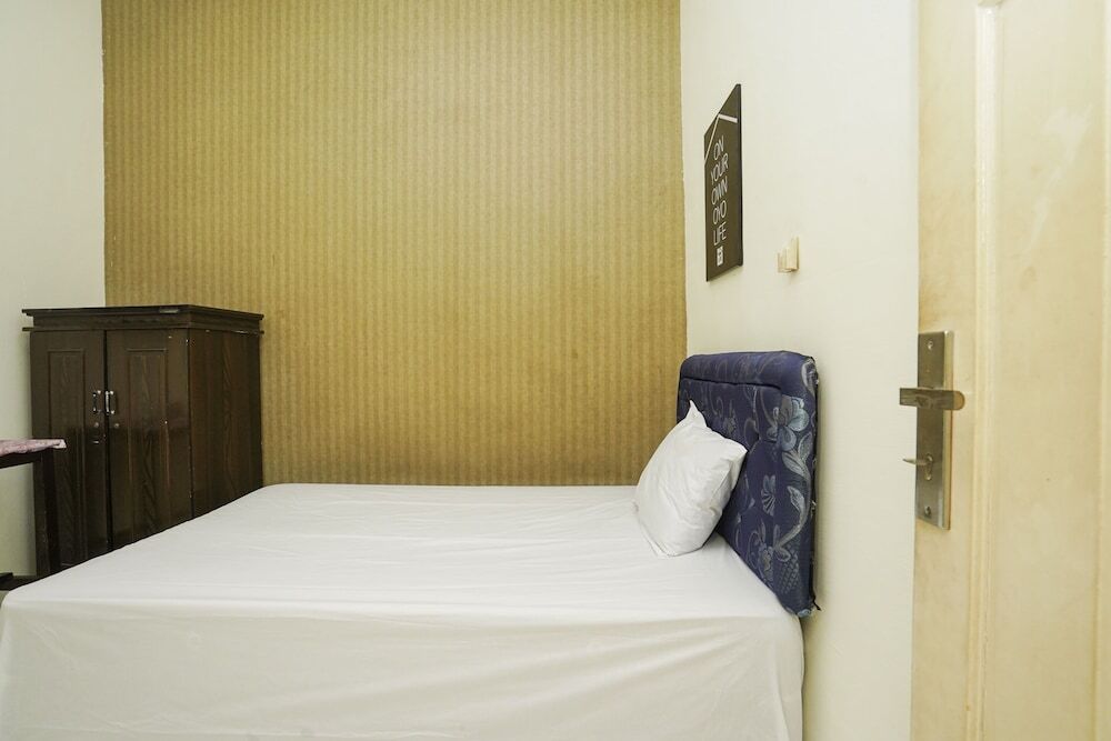 Сурабая: Oyo Life 2573 Griyo Kost Putra 205