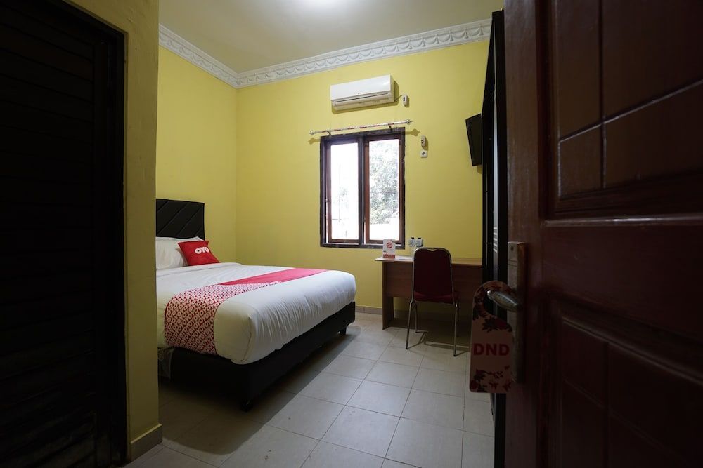 Вори: OYO 2486 Bahana Guest House