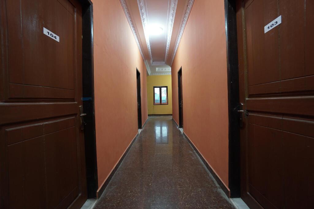 Вори: OYO 2486 Bahana Guest House