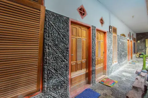 SPOT ON 2211 Rumah Singgah 007wijaya — фото 1