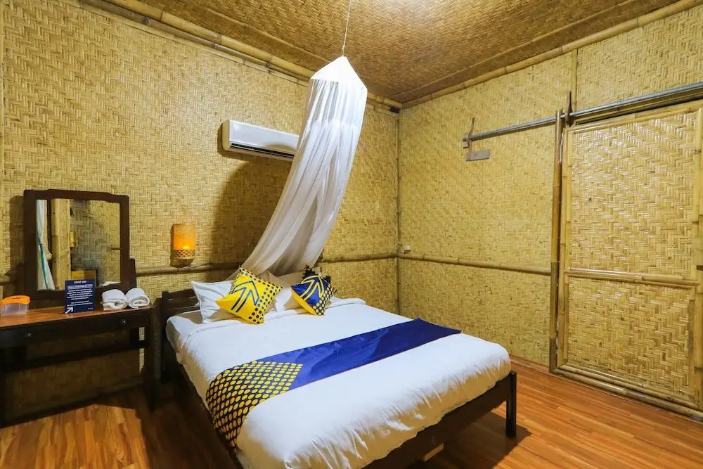 Баньюванги: SPOT ON 2431 Azizah Homestay