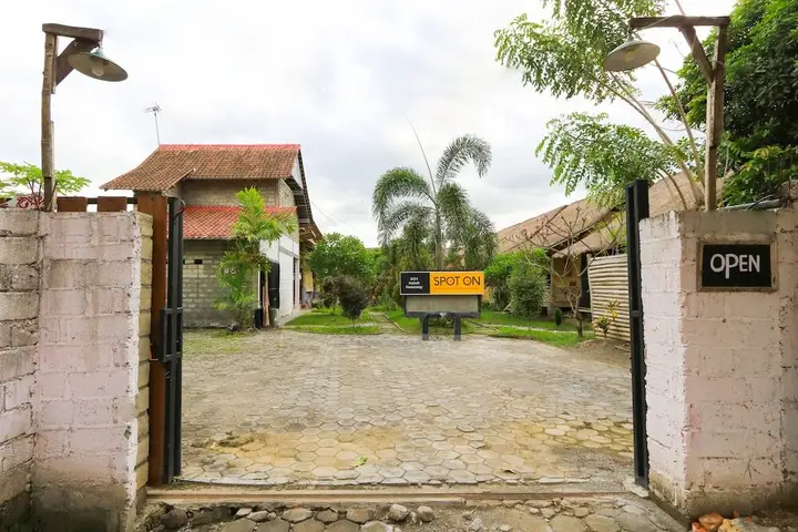 Баньюванги: SPOT ON 2431 Azizah Homestay