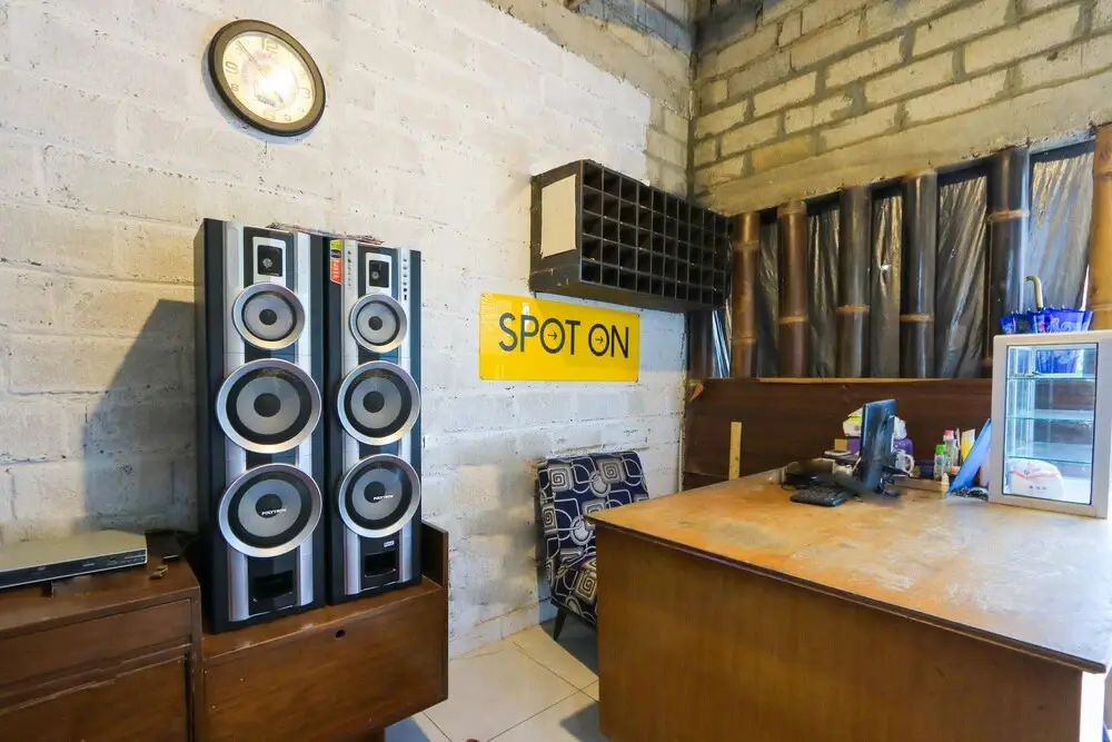 Баньюванги: SPOT ON 2431 Azizah Homestay