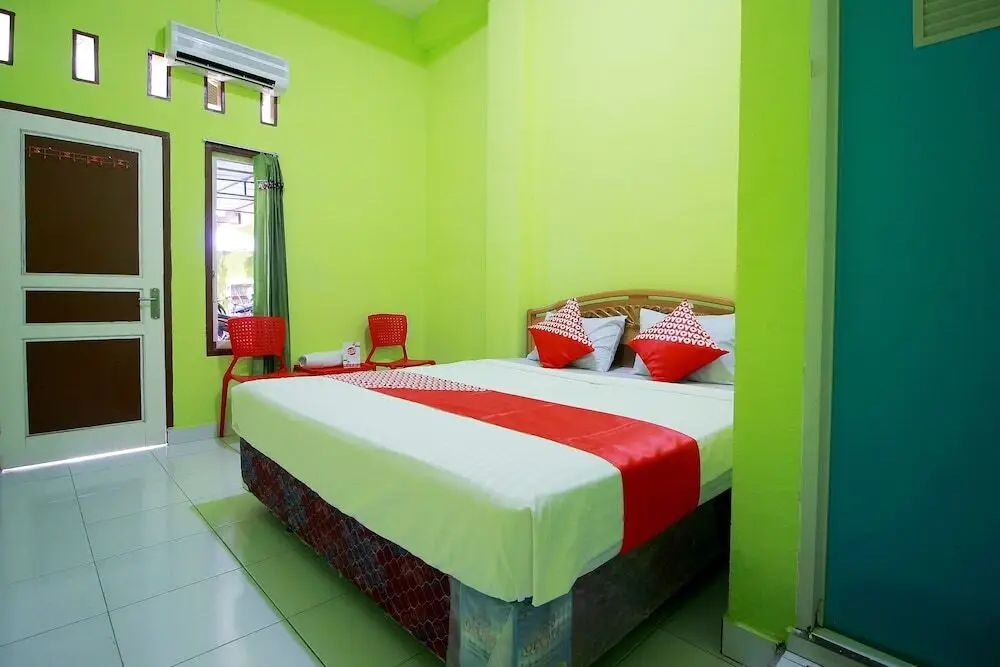 Лубуклингау: Hotel Niaga By OYO Rooms