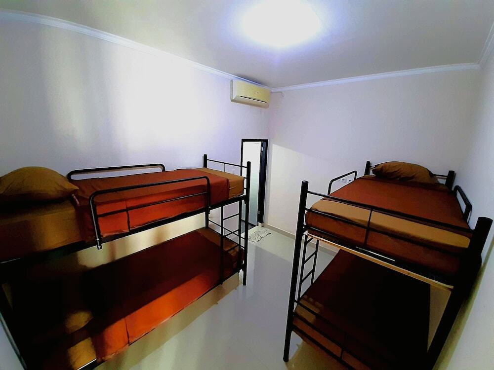 Джимбаран: Safe House Bed and Breakfast - Hostel - Adults Ony