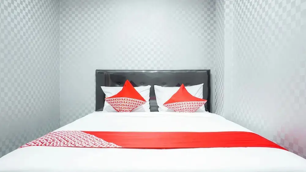 Чимахи: OYO 2609 Black Dots