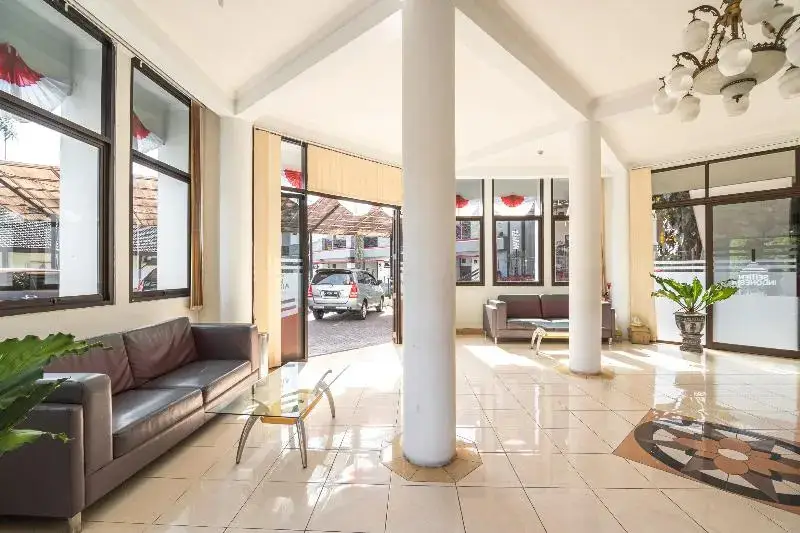 Травас: OYO 1339 Sinergi Hotel Tretes