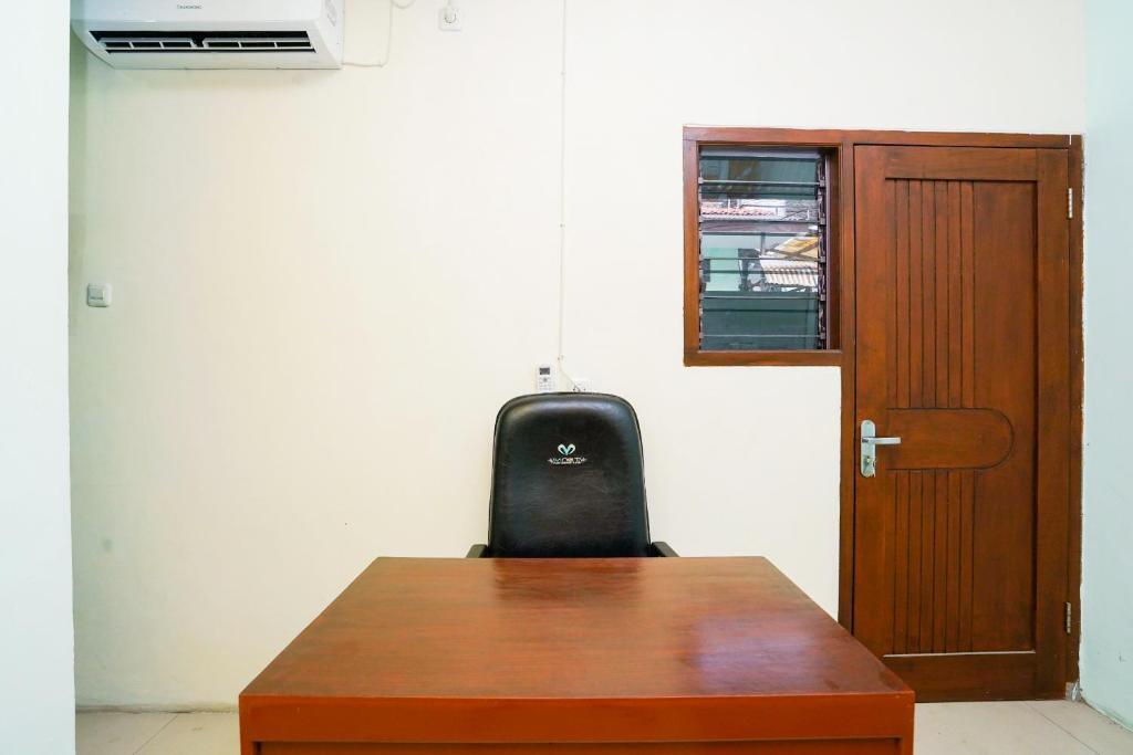Сурабая: Oyo 2309 Kost Si Mbok Vivi