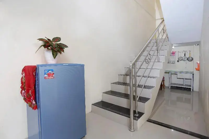 Батуретно: OYO Life 2090 Ethes Exclusive