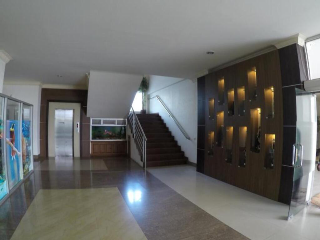 Соронг: Je Meridien Hotel