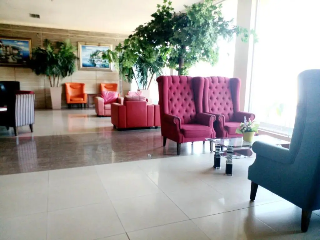 Соронг: Je Meridien Hotel