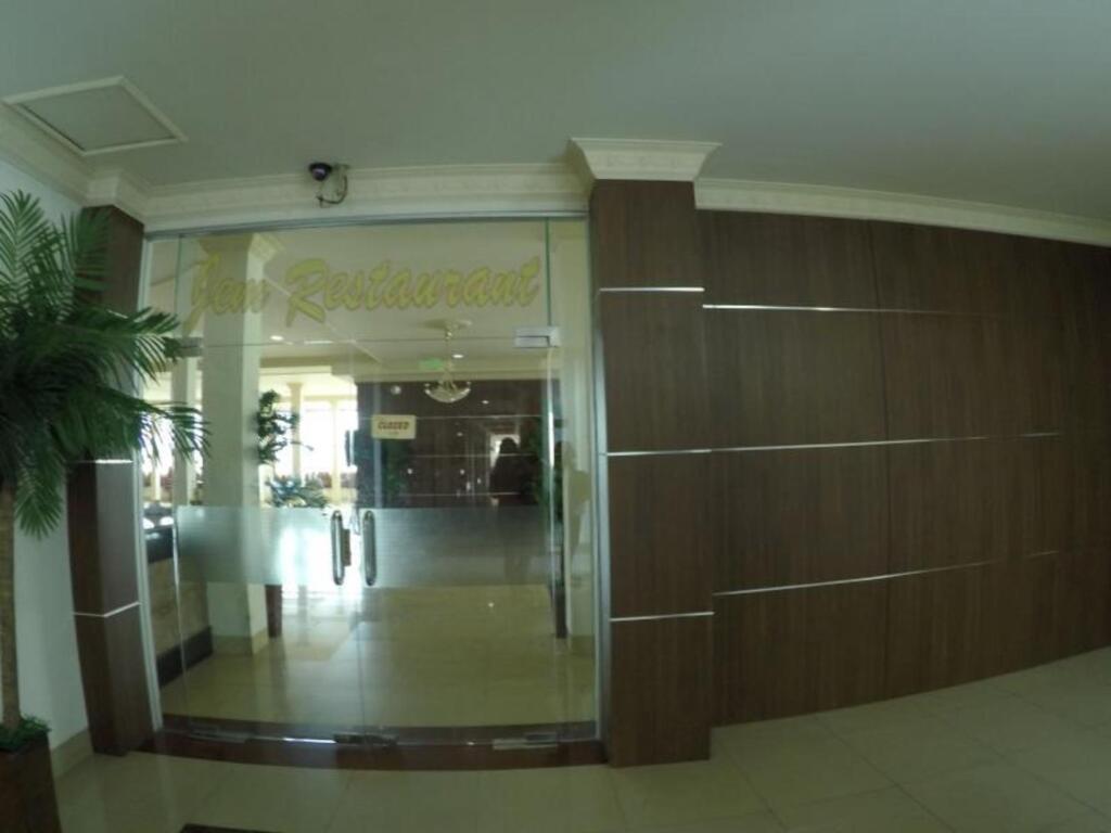 Соронг: Je Meridien Hotel