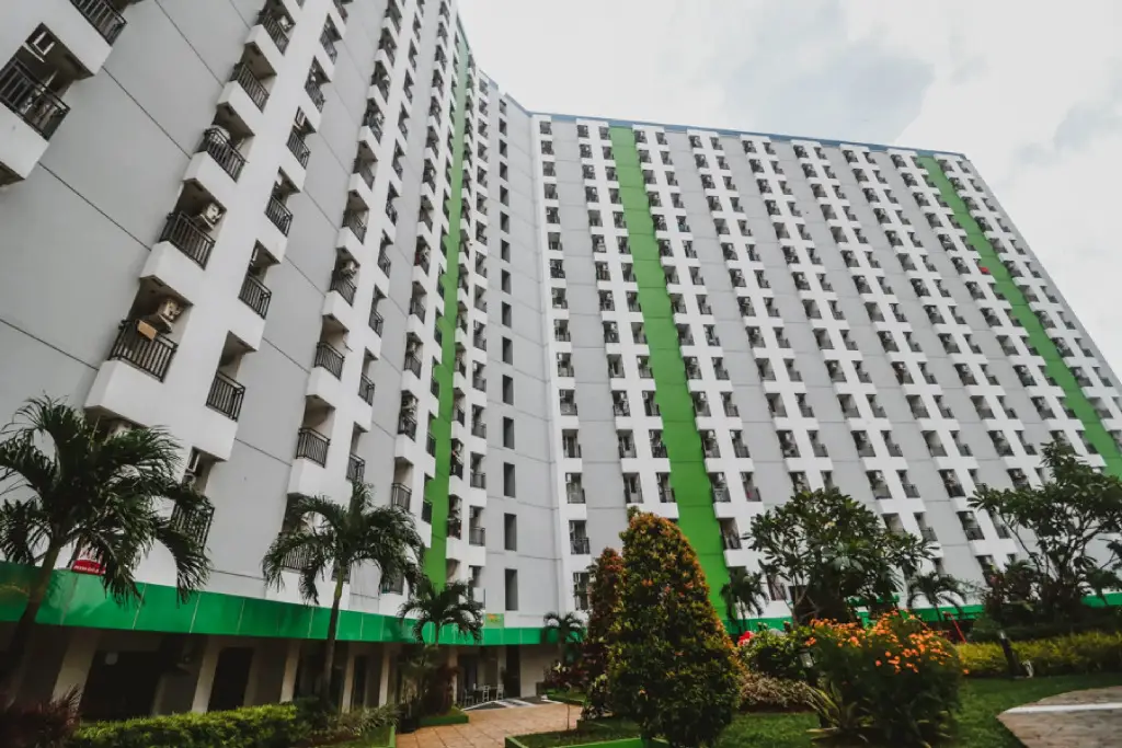 RedDoorz Apartment @ Green Lake View Ciputat — фото 1