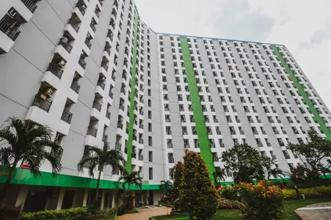RedDoorz Apartment @ Green Lake View Ciputat — фото 1