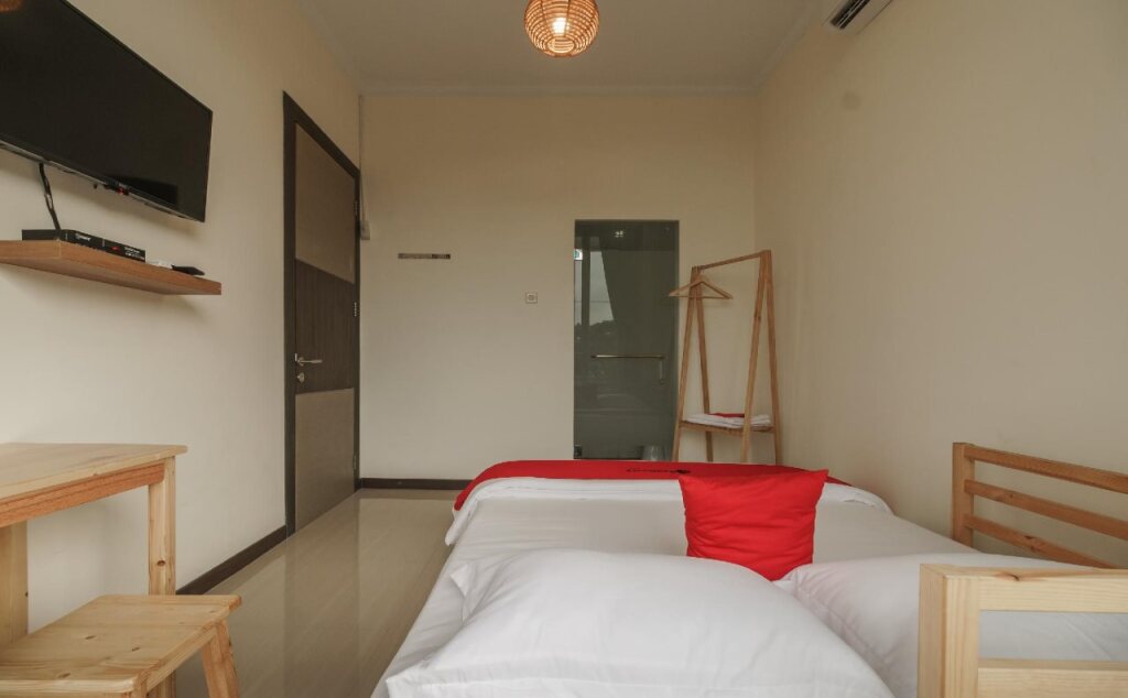 Джакарта: Reddoorz Plus @ Daan Mogot Jakarta 2