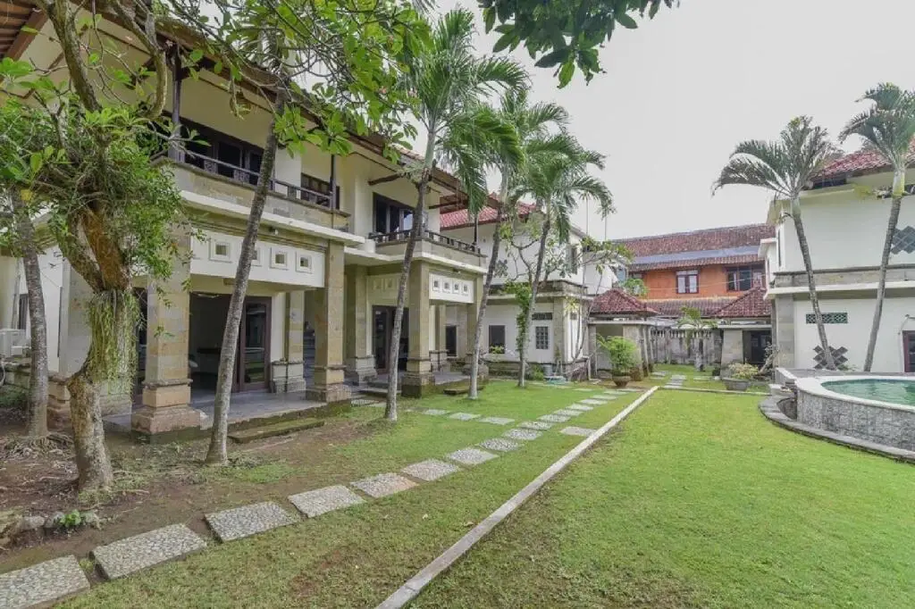 Кута: RedDoorz Plus near Seminyak Square