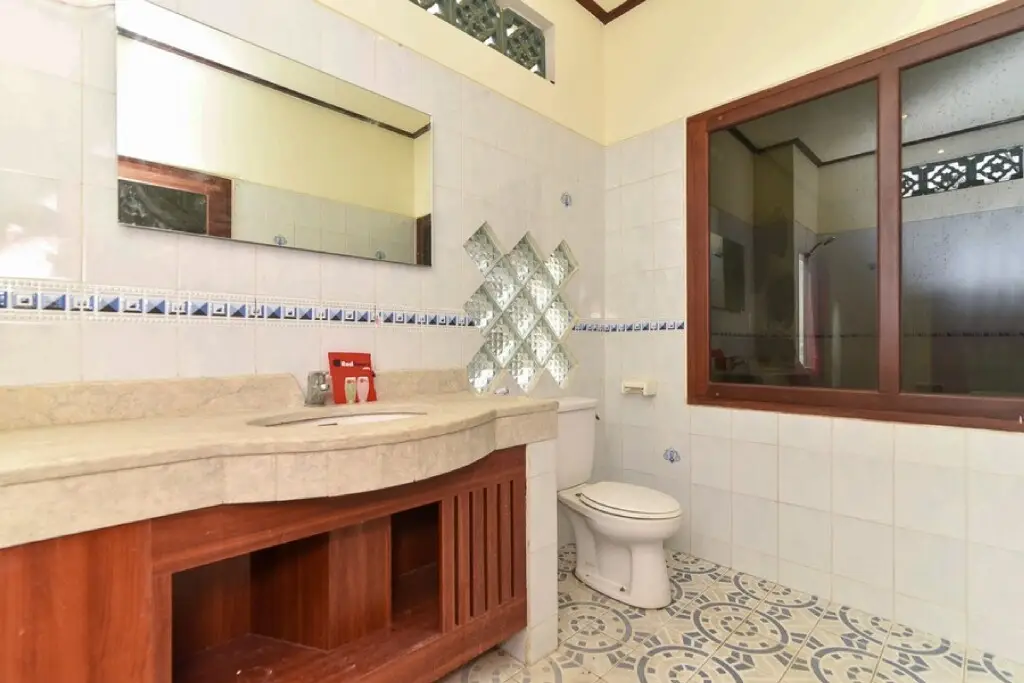 Кута: RedDoorz Plus near Seminyak Square
