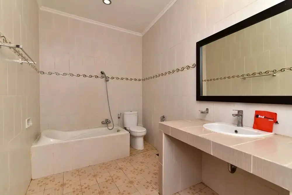 Джимбаран: Reddoorz Plus Near Benoa Square Bali