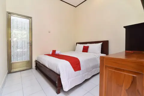 RedDoorz Plus @ Singaraja — фото 1