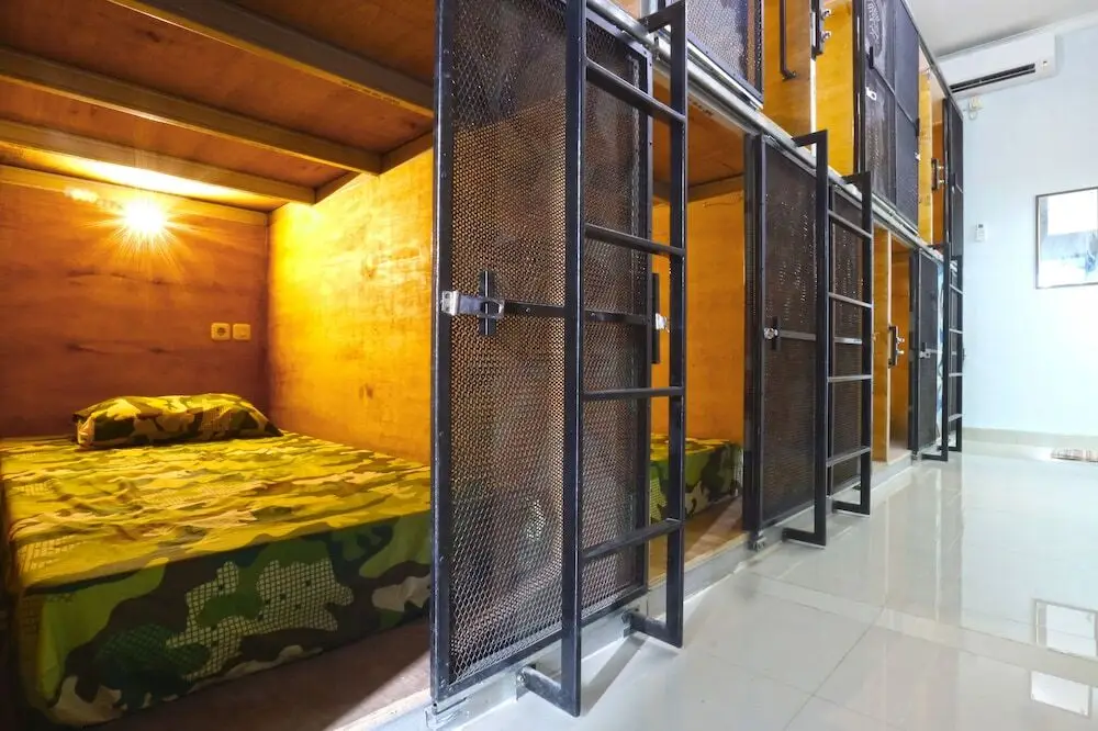 Южный Тангеранг: Kabin Kapsul Wisma Pondok Aren - Hostel
