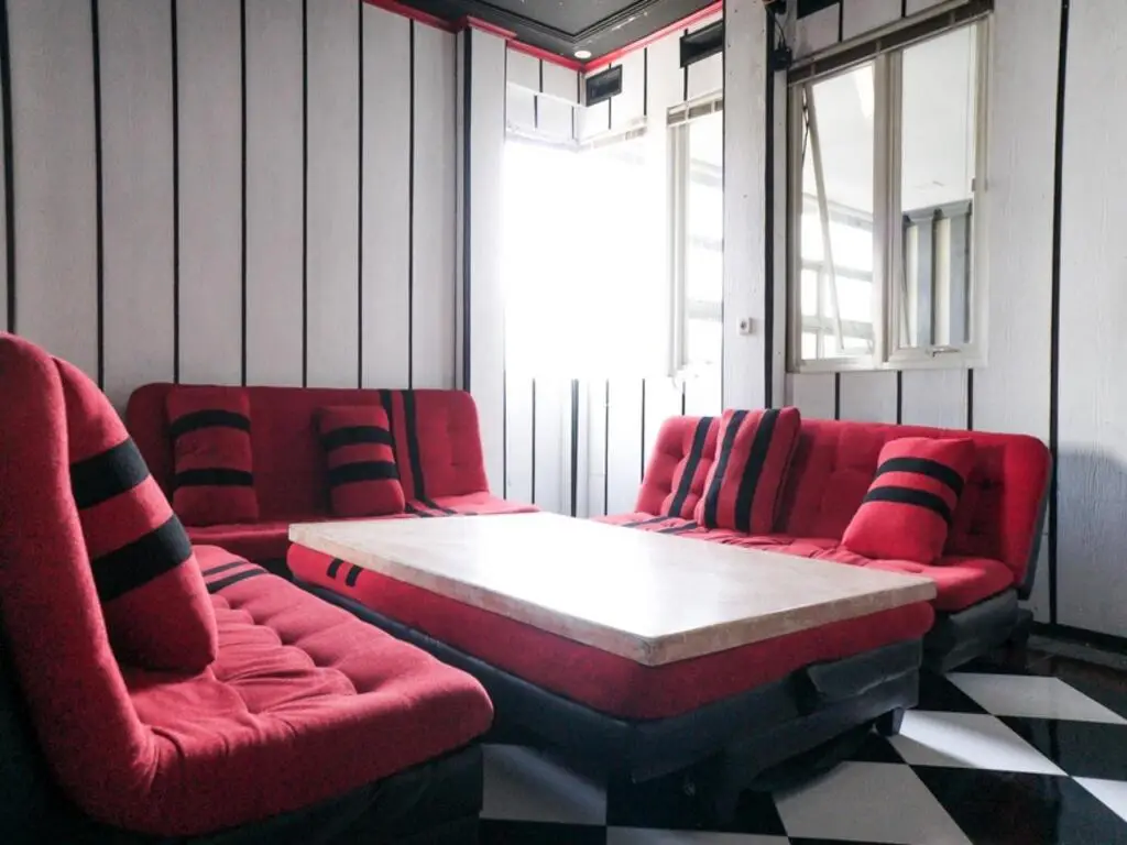 Бату: RedDoorz near Alun Alun Batu