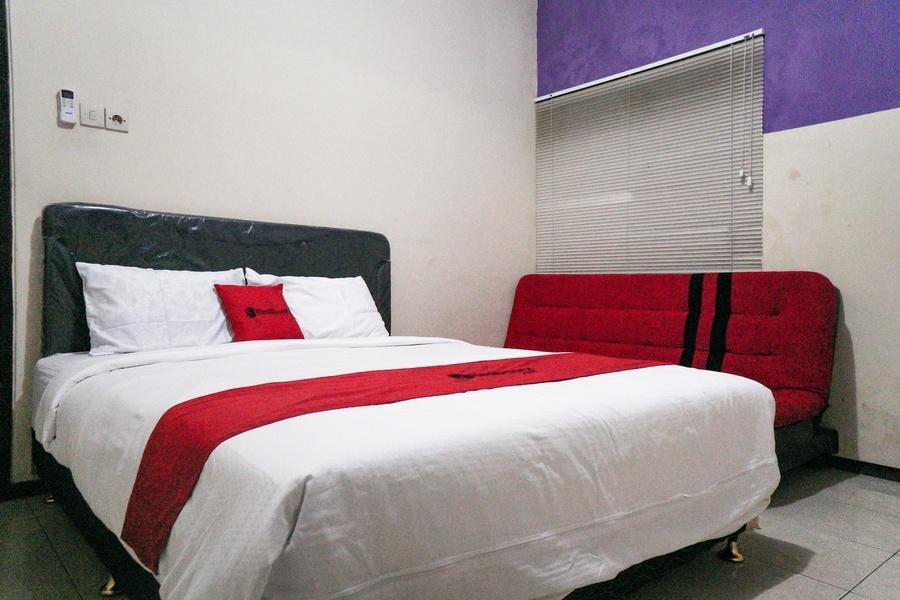 Бату: RedDoorz near Alun Alun Batu