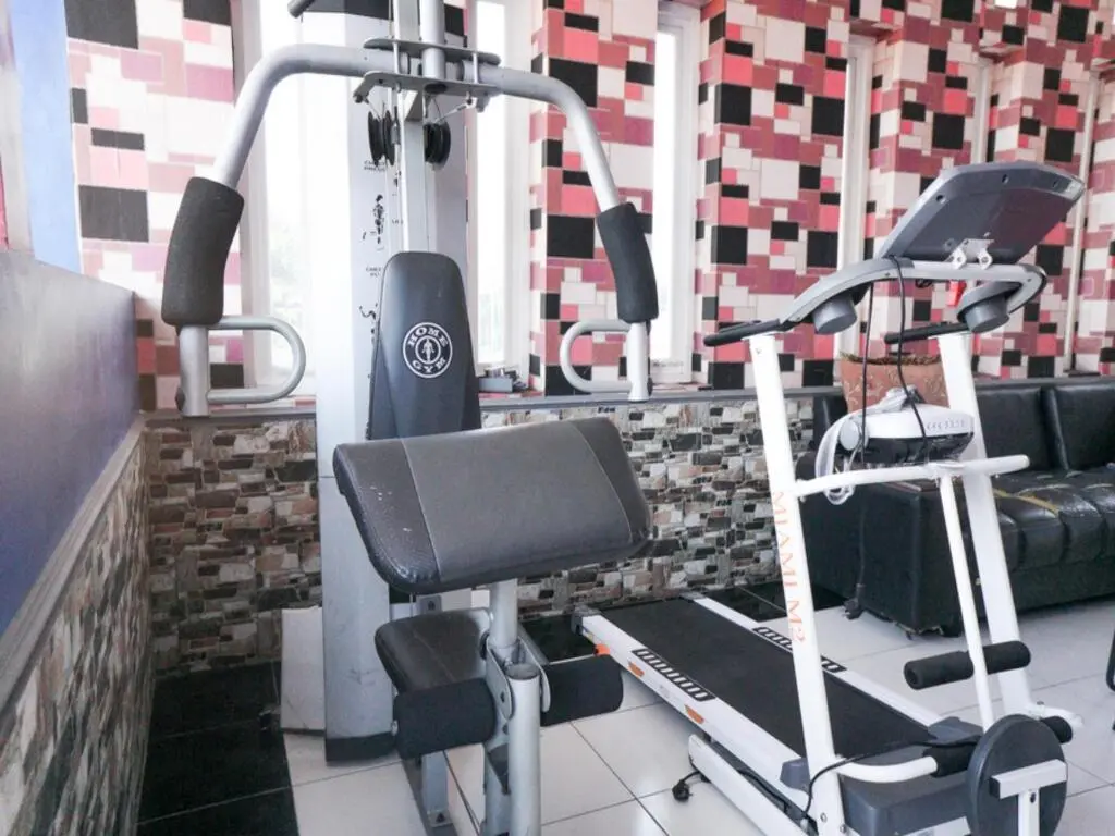Бату: RedDoorz near Alun Alun Batu