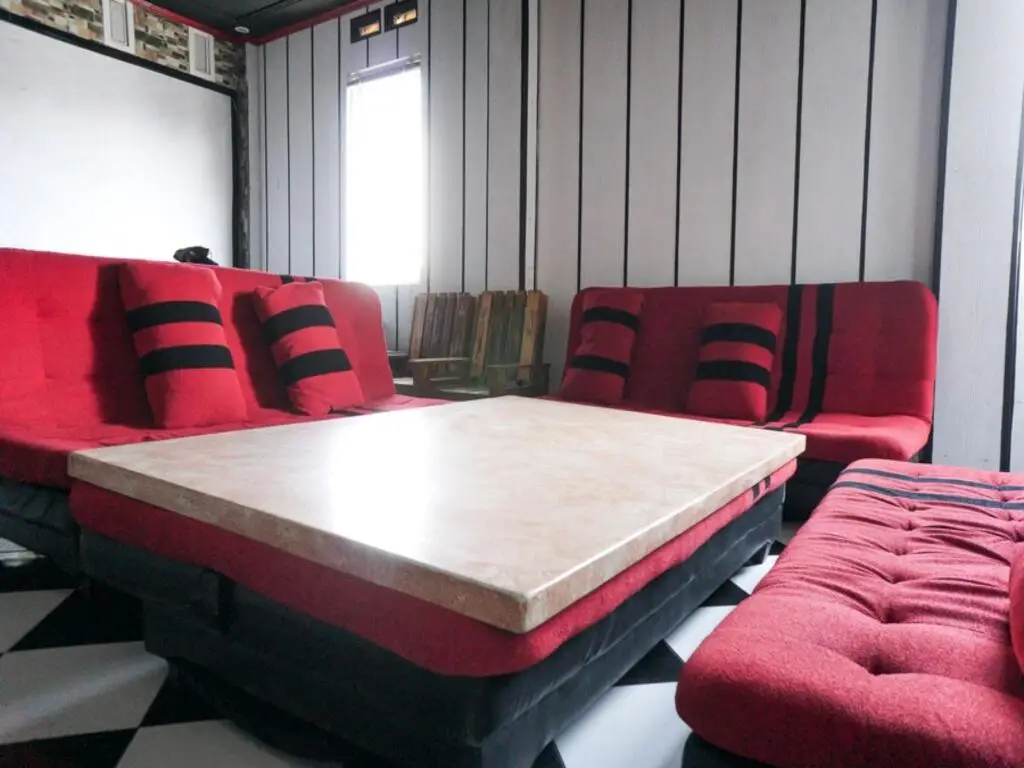 Бату: RedDoorz near Alun Alun Batu