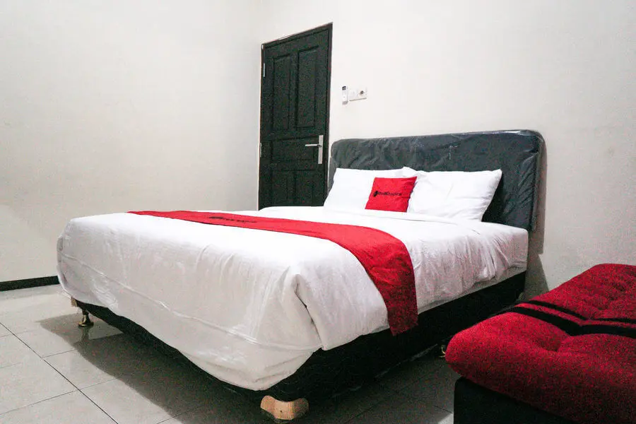Бату: RedDoorz near Alun Alun Batu