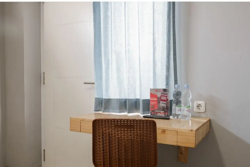 Джакарта: RedDoorz near Plaza Atrium Senen