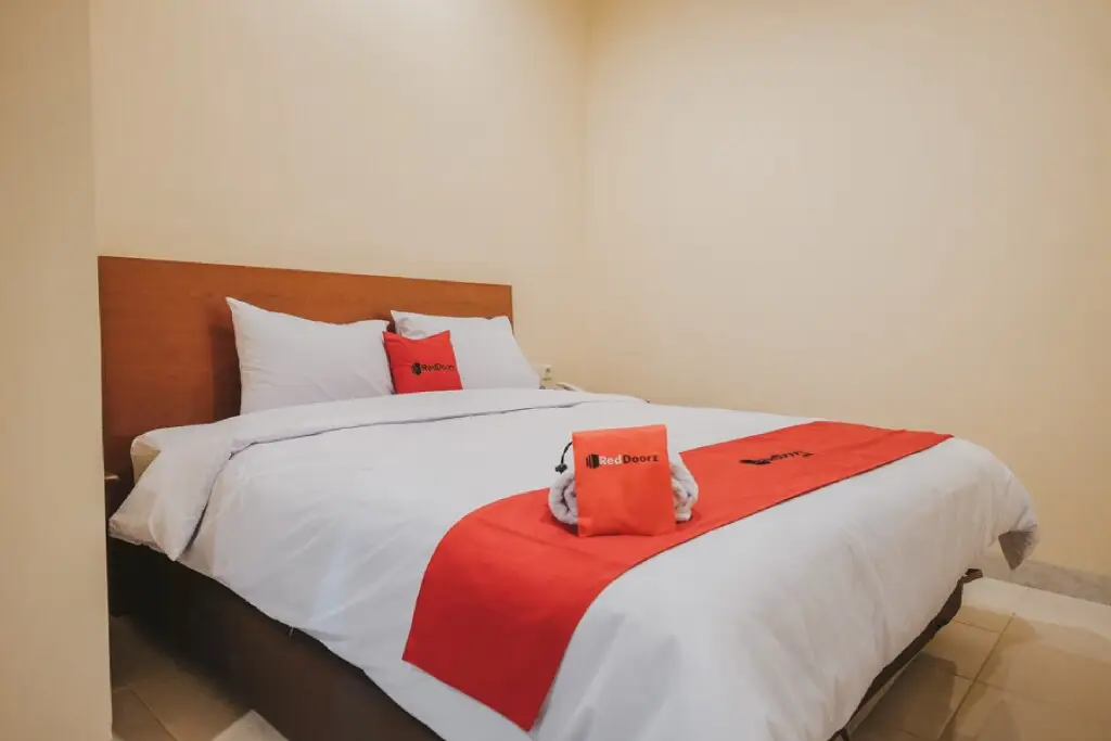 Джакарта: RedDoorz Plus near Plaza Blok M