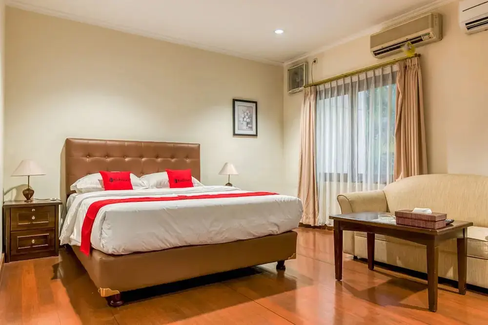 Джакарта: RedDoorz Plus near Dharmawangsa Square