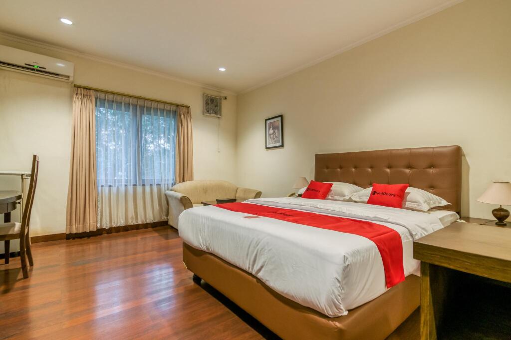 Джакарта: RedDoorz Plus near Dharmawangsa Square