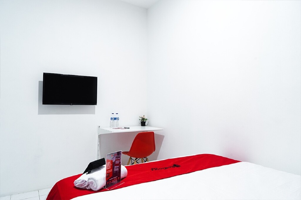 Джакарта: RedDoorz near Seasons City Mall