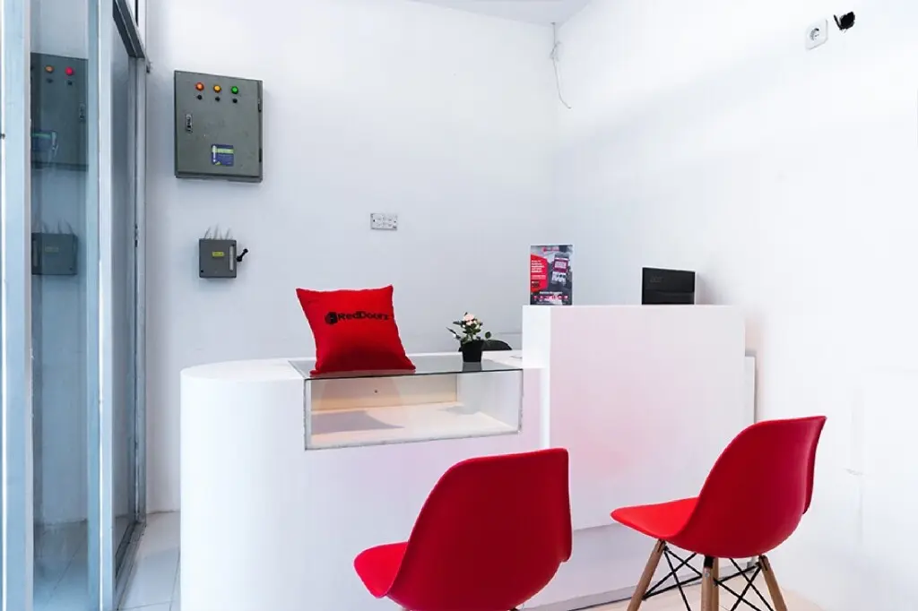 Джакарта: RedDoorz near Seasons City Mall