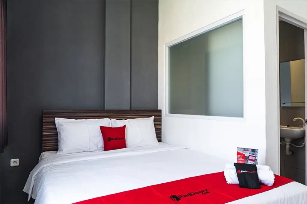 Джакарта: RedDoorz near Seasons City Mall