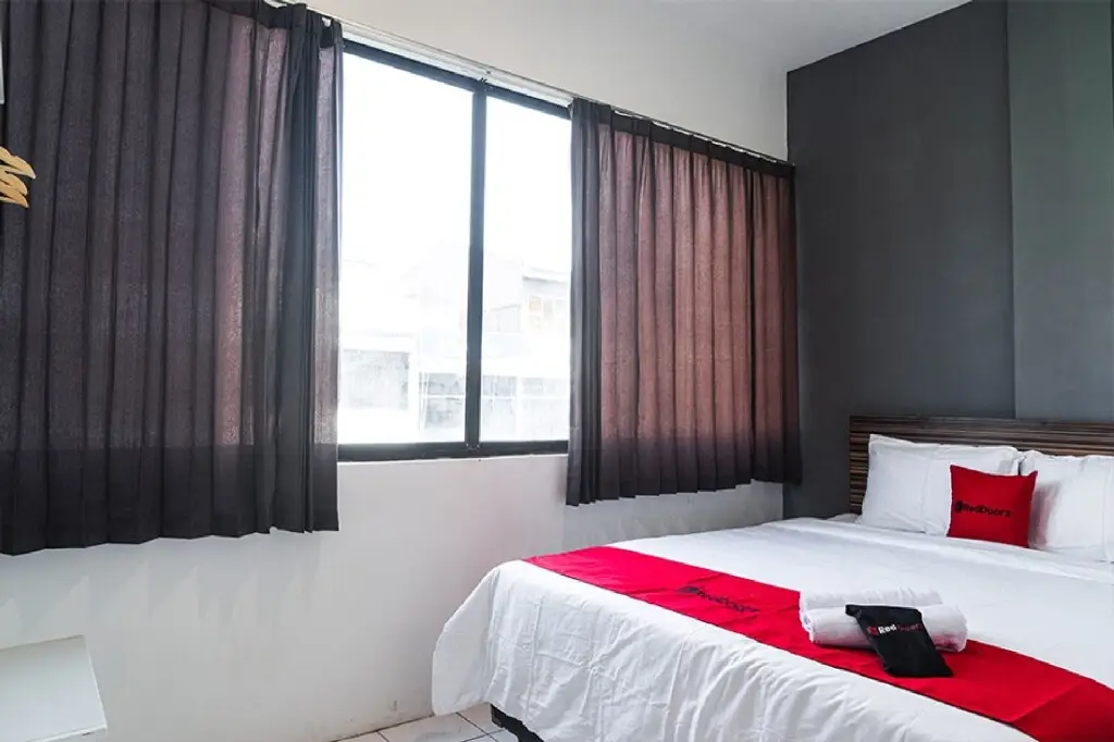 Джакарта: RedDoorz near Seasons City Mall