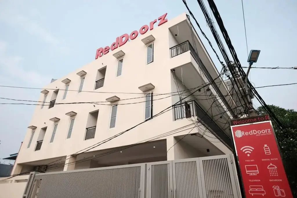 Джакарта: RedDoorz near Taman Palem