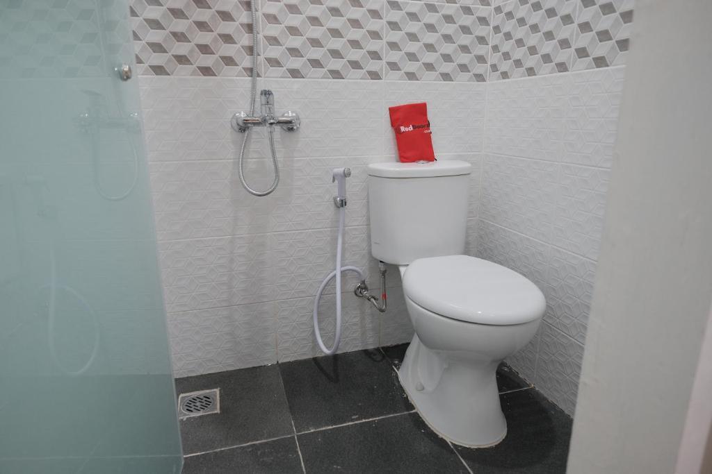 Джакарта: RedDoorz near Taman Palem
