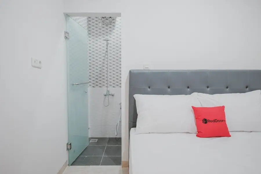 Джакарта: RedDoorz near Taman Palem