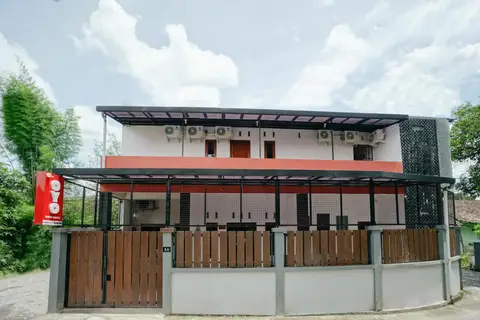 OYO 3006 Falisha Homestay Syariah — фото 1