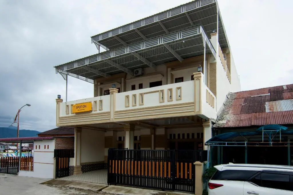 Тарутунг: Oyo 2220 Pink'S Guest House